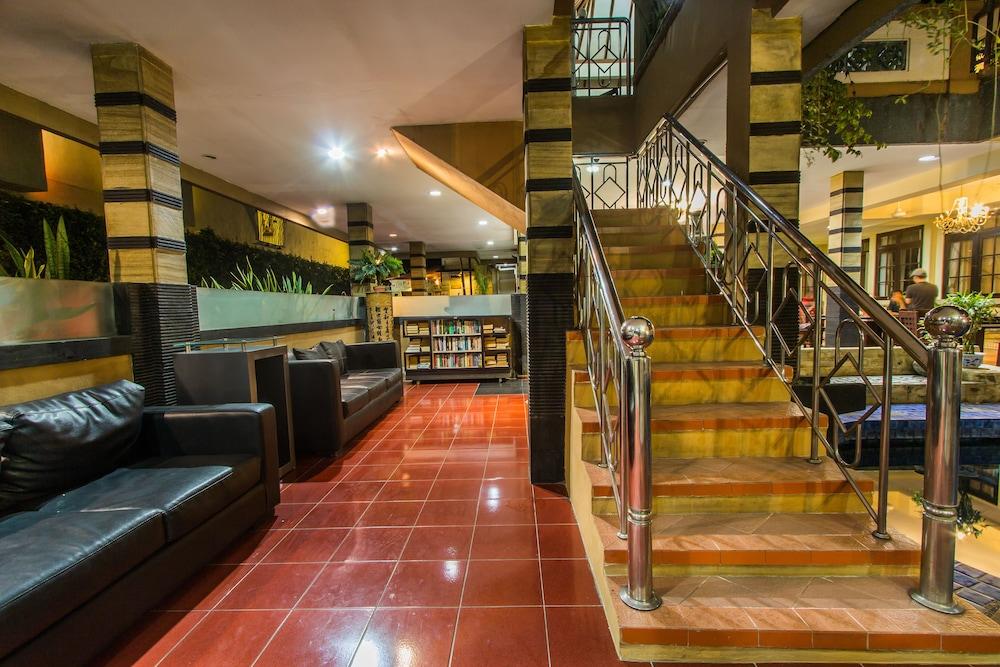 Sri Ratu Hotel Legian Exterior foto