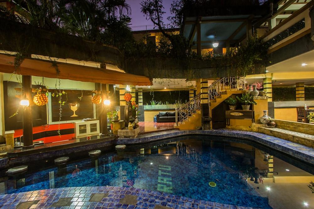Sri Ratu Hotel Legian Exterior foto