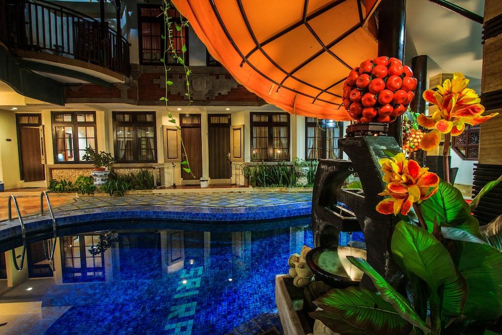 Sri Ratu Hotel Legian Exterior foto