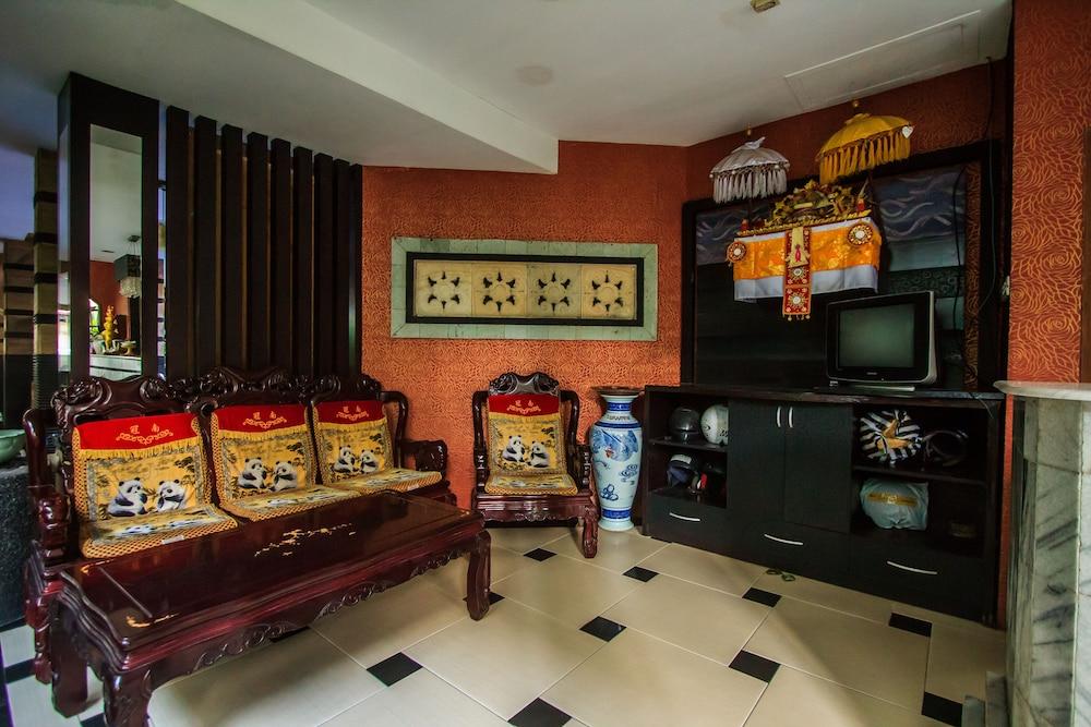 Sri Ratu Hotel Legian Exterior foto