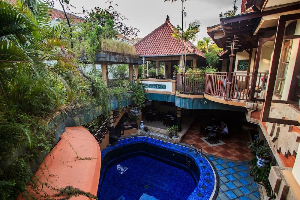 Sri Ratu Hotel Legian Exterior foto