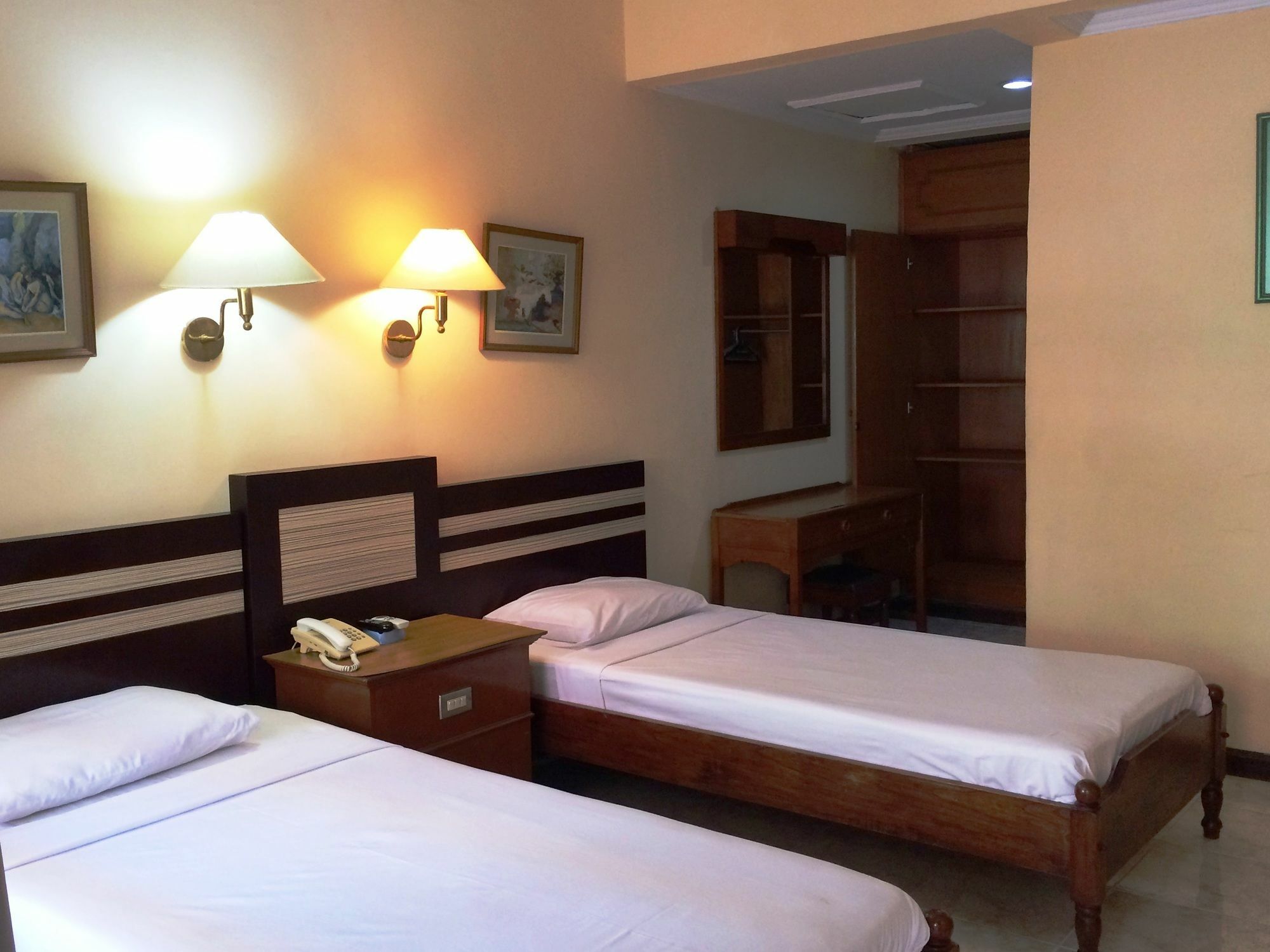 Sri Ratu Hotel Legian Exterior foto